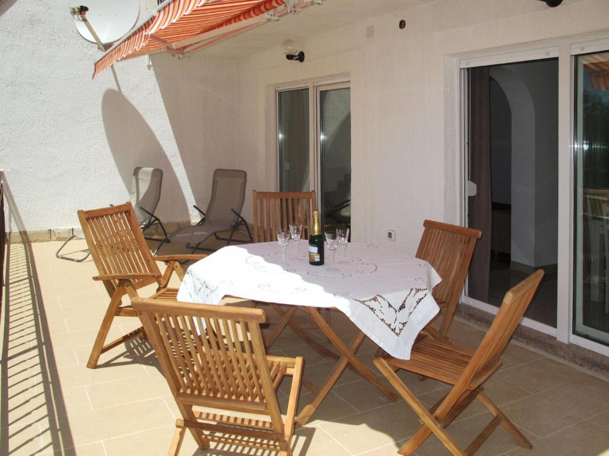 Apartment Luka - Nov103 By Interhome โนวีวีโนดอลสกี ภายนอก รูปภาพ